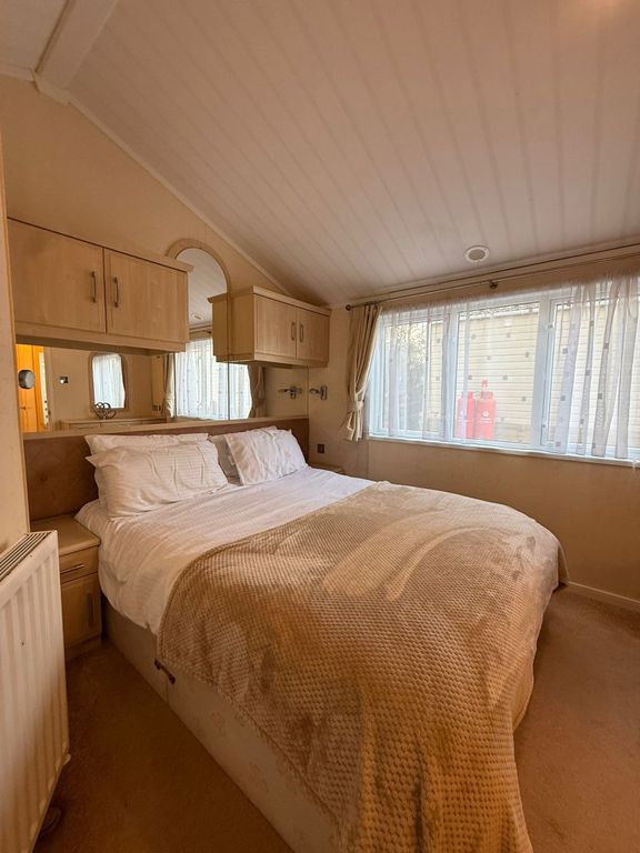 Property photo 2 of 35