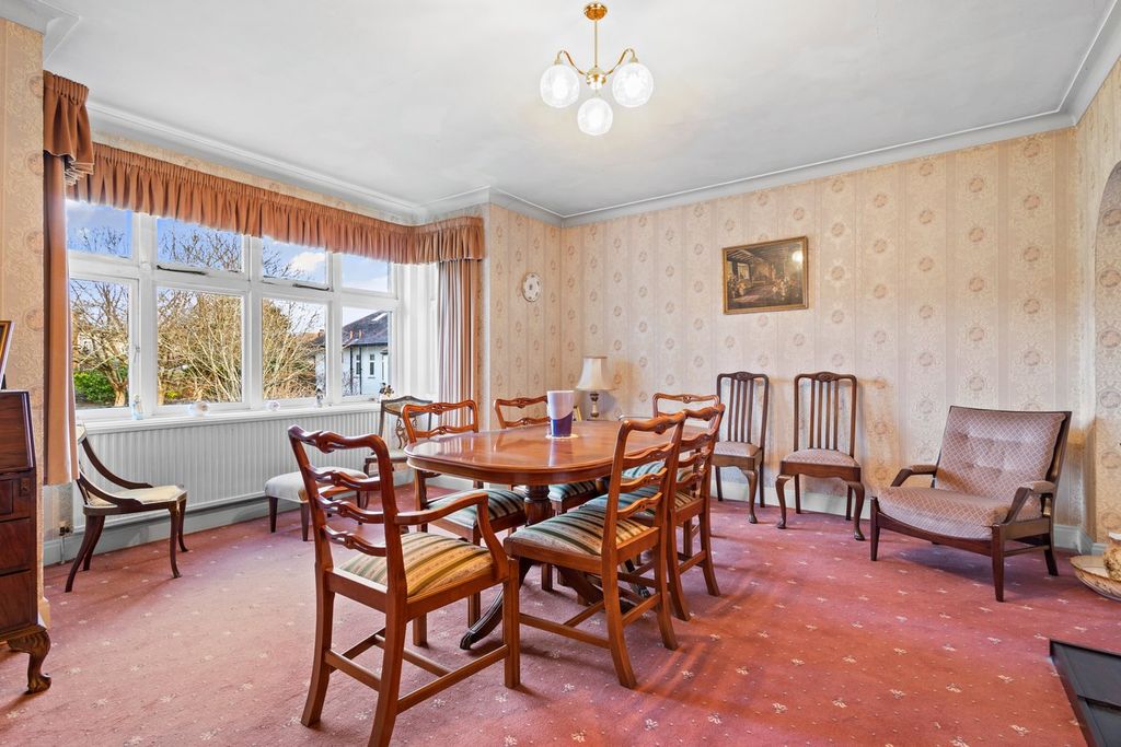 Property photo 2 of 27