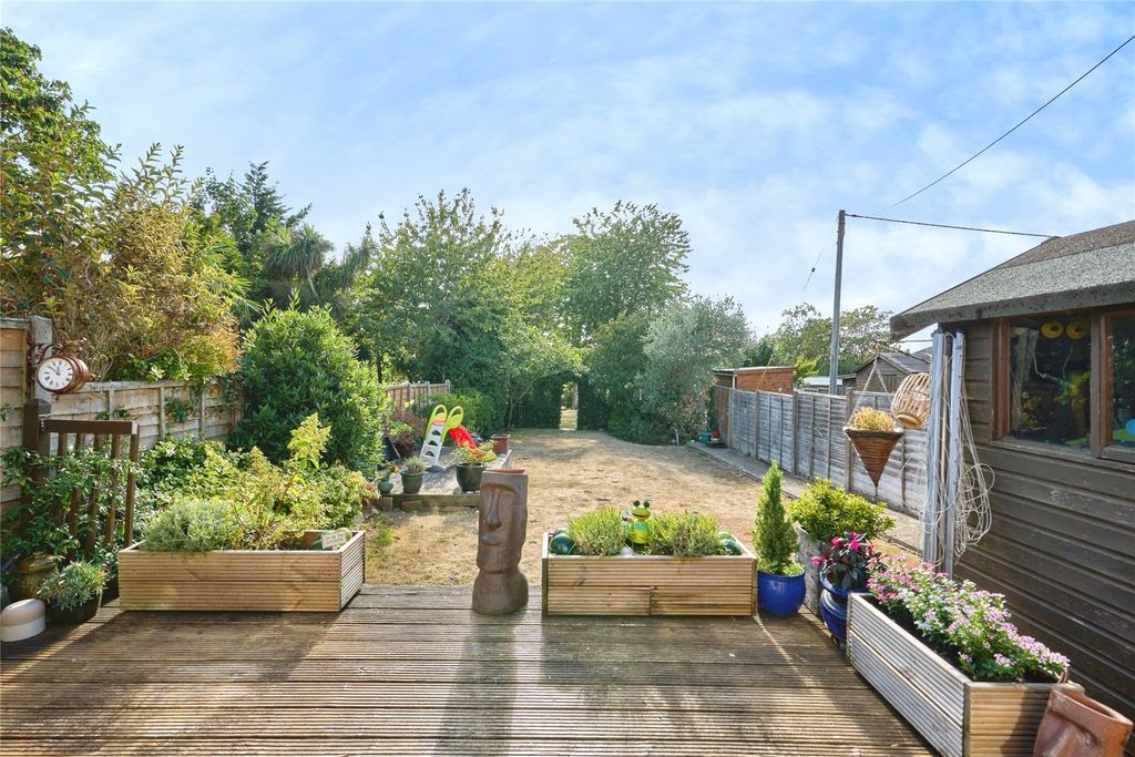 Property photo 3 of 23 Garden