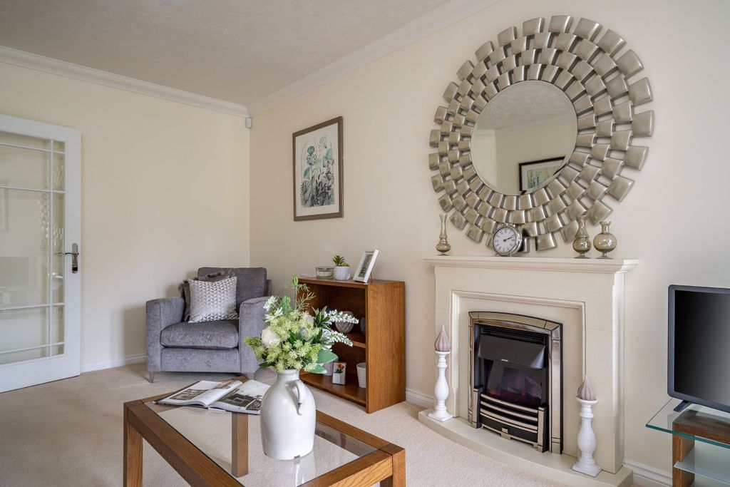 Property photo 2 of 8 Sitting Room