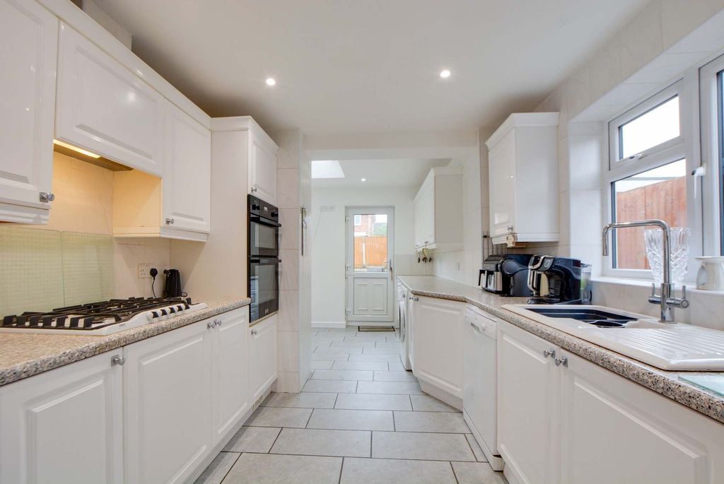 Property photo 2 of 24