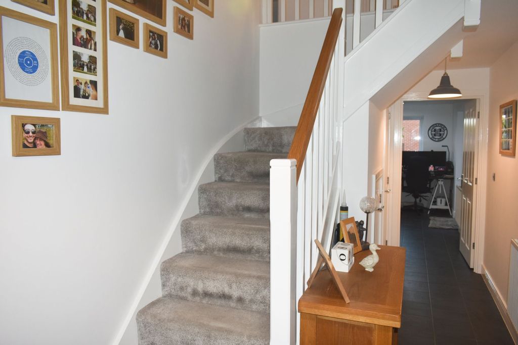 Property photo 2 of 26 Entrance Hallway