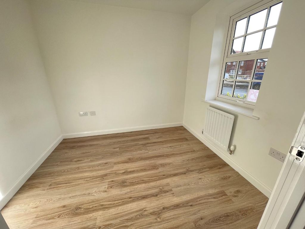 Property photo 3 of 10 Watermill Way 3.Jpg