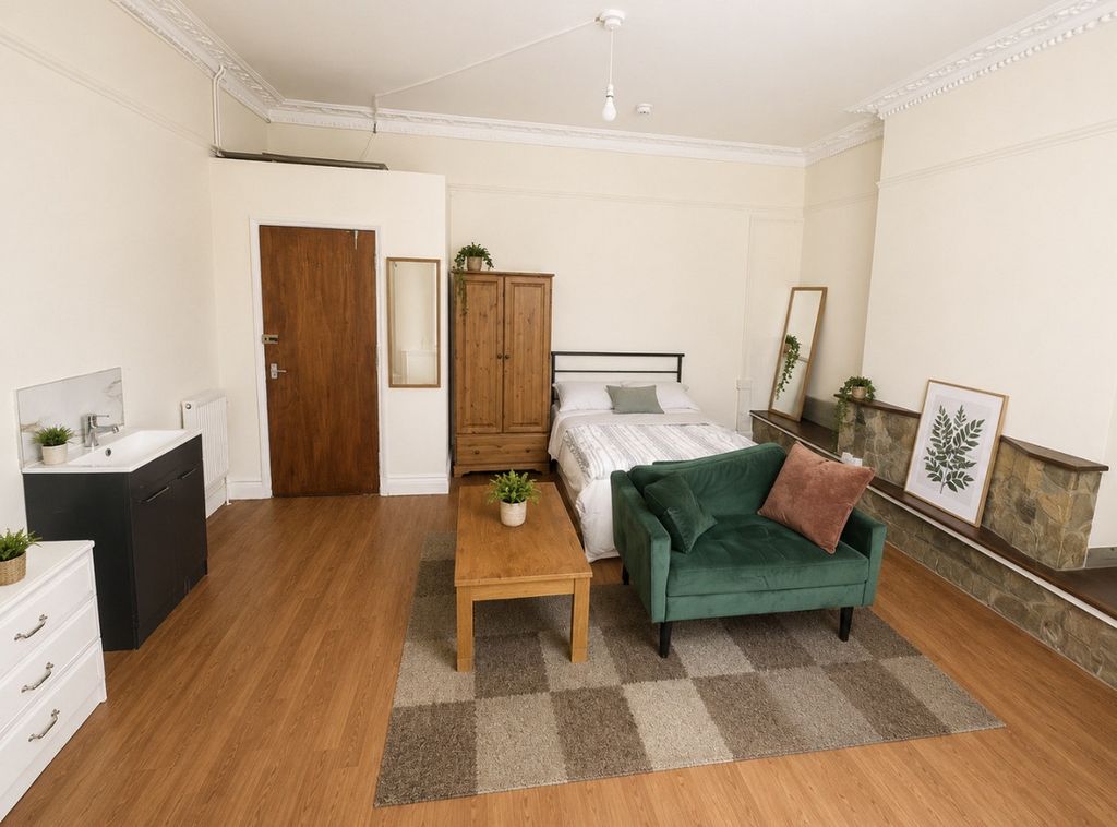 Property photo 1 of 2