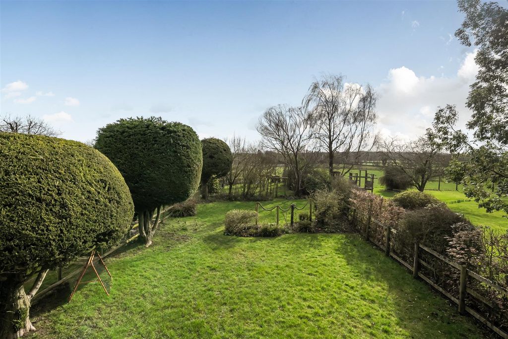 Property photo 2 of 21 1411266-11-699317B239F21.Jpg