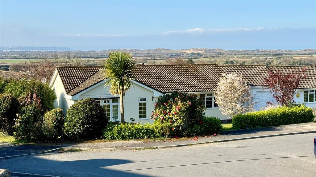 Property photo 3 of 15 1A.Jpg