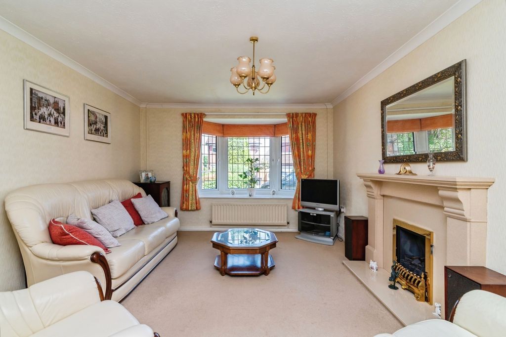 Property photo 3 of 25 Pbox-Img.Jpg