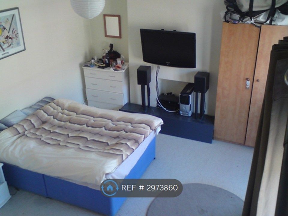 Property photo 1 of 5 Available Room