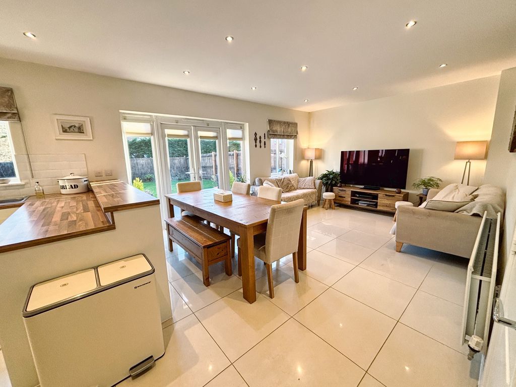 Property photo 2 of 23 Photo 12