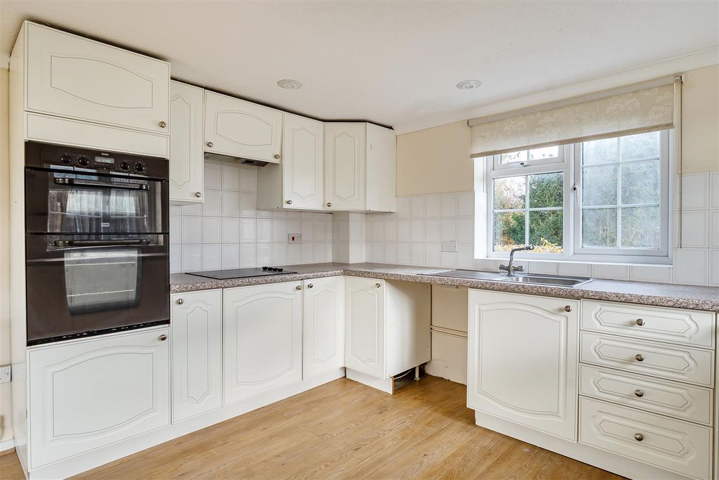Property photo 3 of 22 Kitchen