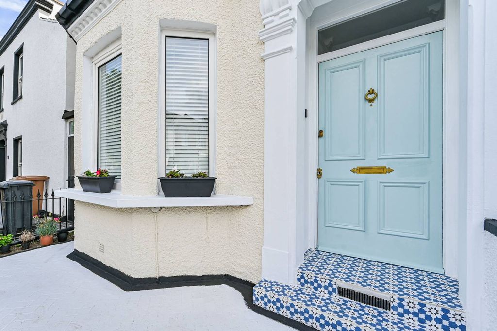 Property photo 1 of 35