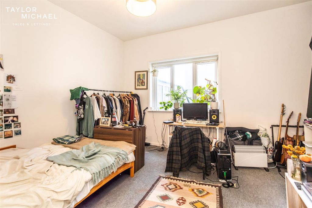 Property photo 2 of 9 Studio Room