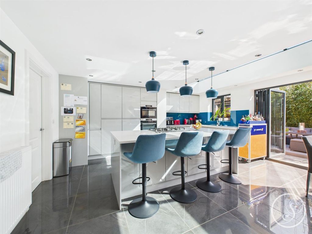 Property photo 2 of 42 Kitchen/Diner/Family Room