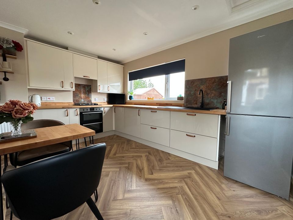 Property photo 2 of 10 Kitchen