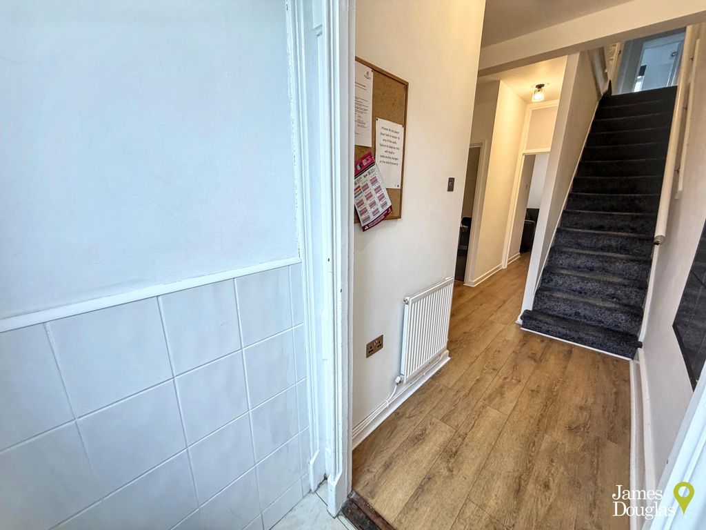 Property photo 3 of 18 Eh1