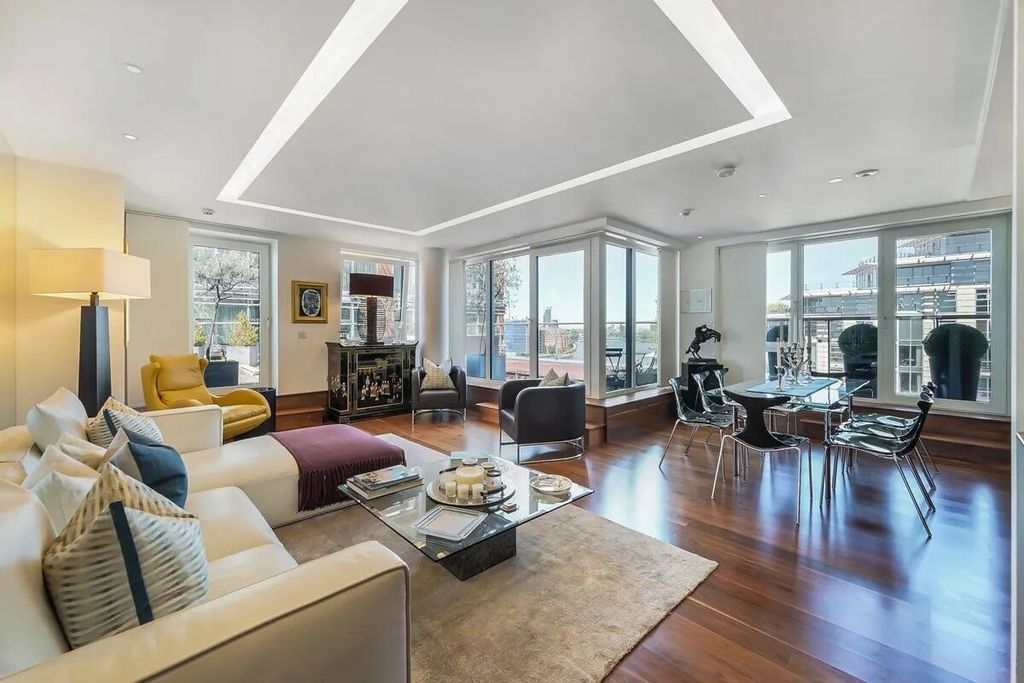 Property photo 3 of 22 Living Room