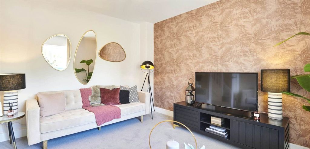 Property photo 3 of 5 Lounge