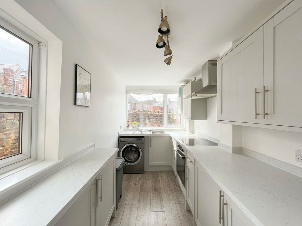 Property photo 1 of 10 Kitchen