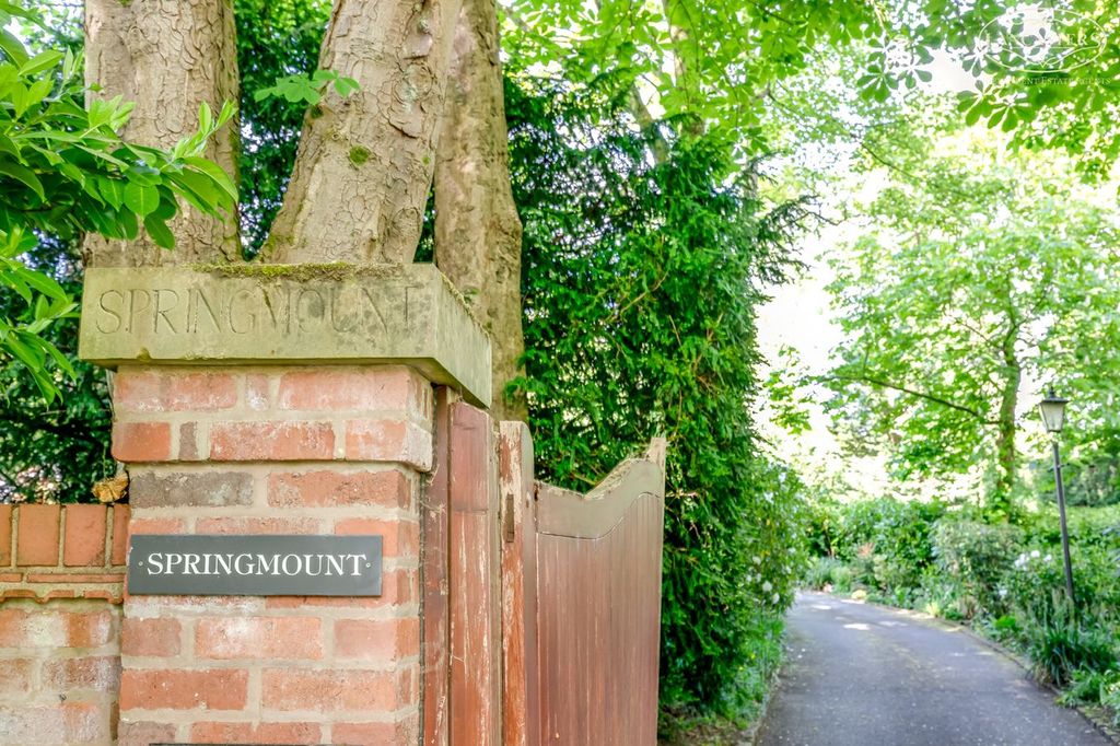 Property photo 2 of 42 Entrance