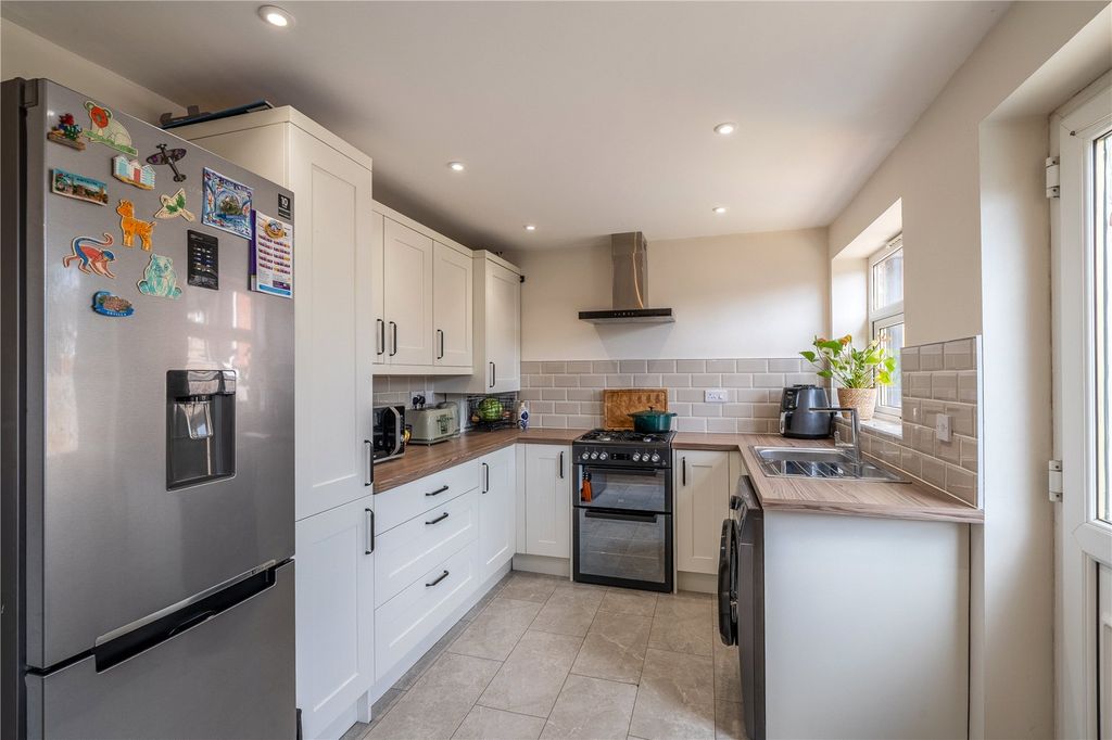 Property photo 3 of 32 Picture No. 17