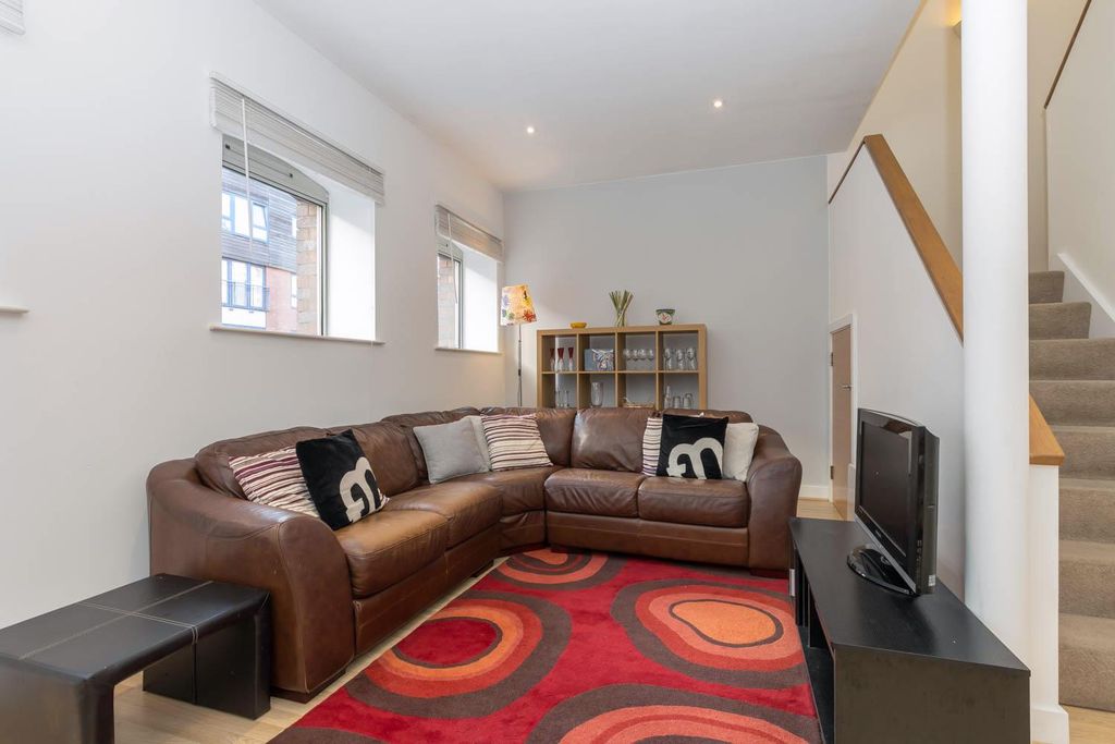 Property photo 1 of 17 Lounge/Diner