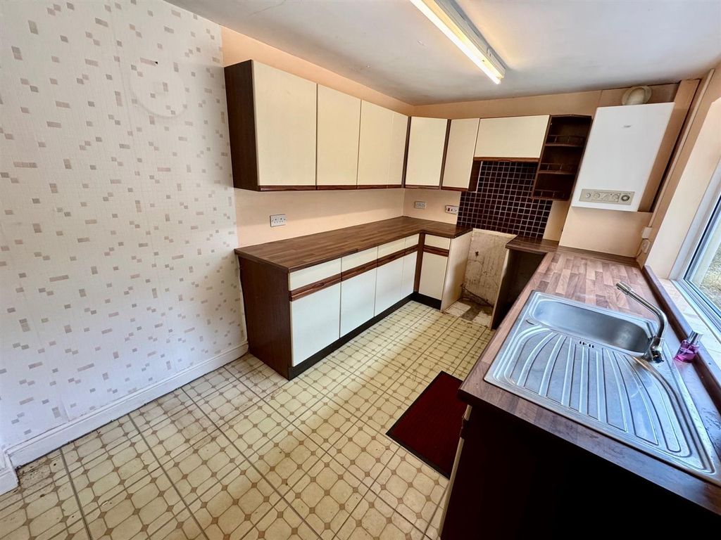 Property photo 3 of 15 Kitchen.Jpg