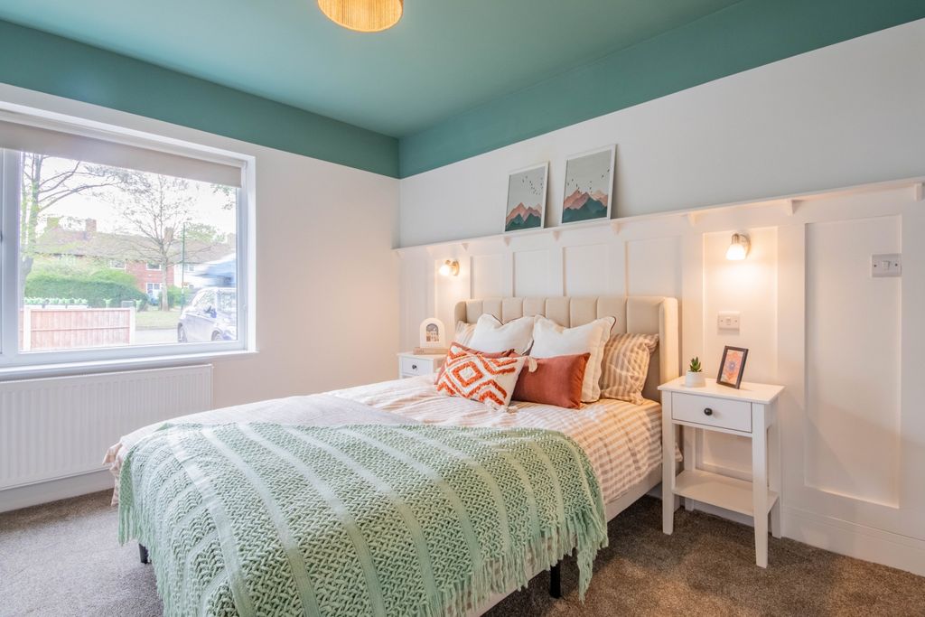 Property photo 3 of 10 E