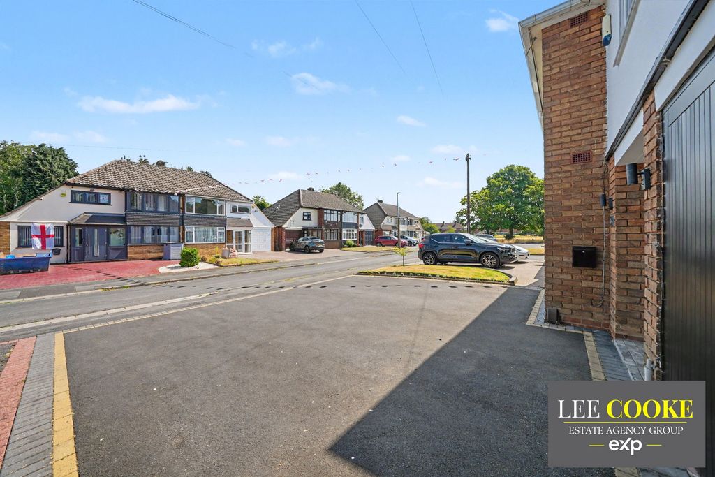 Property photo 2 of 36