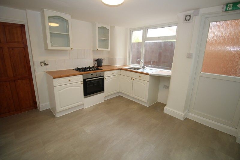 Property photo 3 of 7 Kitchen