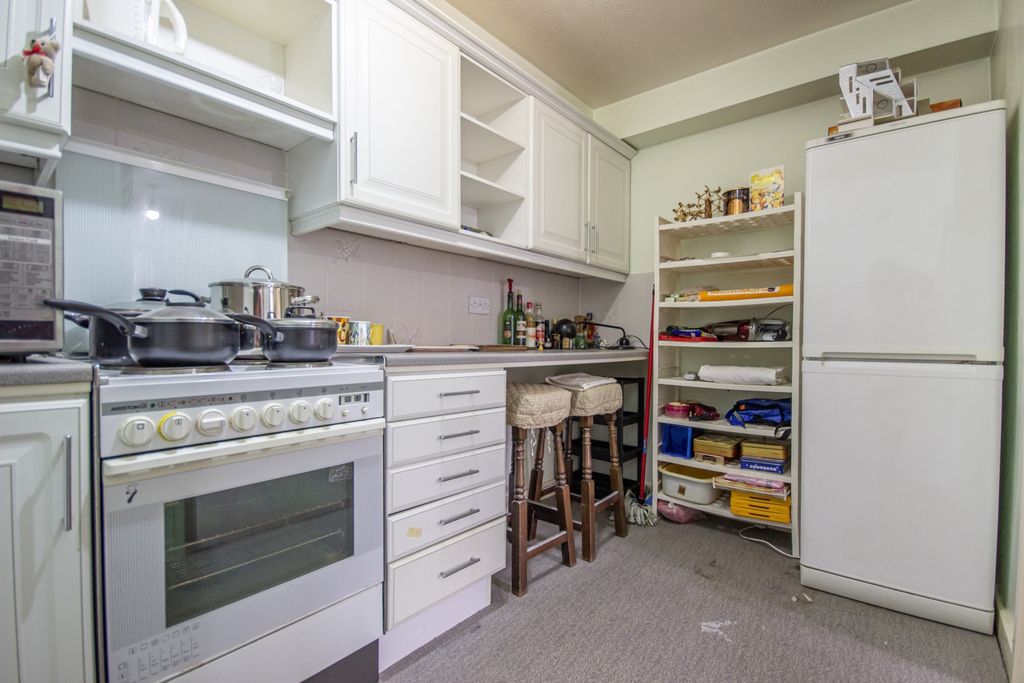 Property photo 2 of 10 4