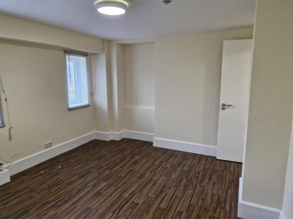 Property photo 3 of 8 1000016581.Jpg