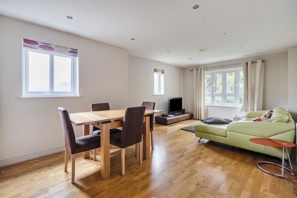 Property photo 2 of 14 1363019-1-68ee618...