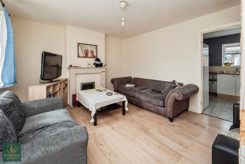 Property photo 1 of 11 P1077257