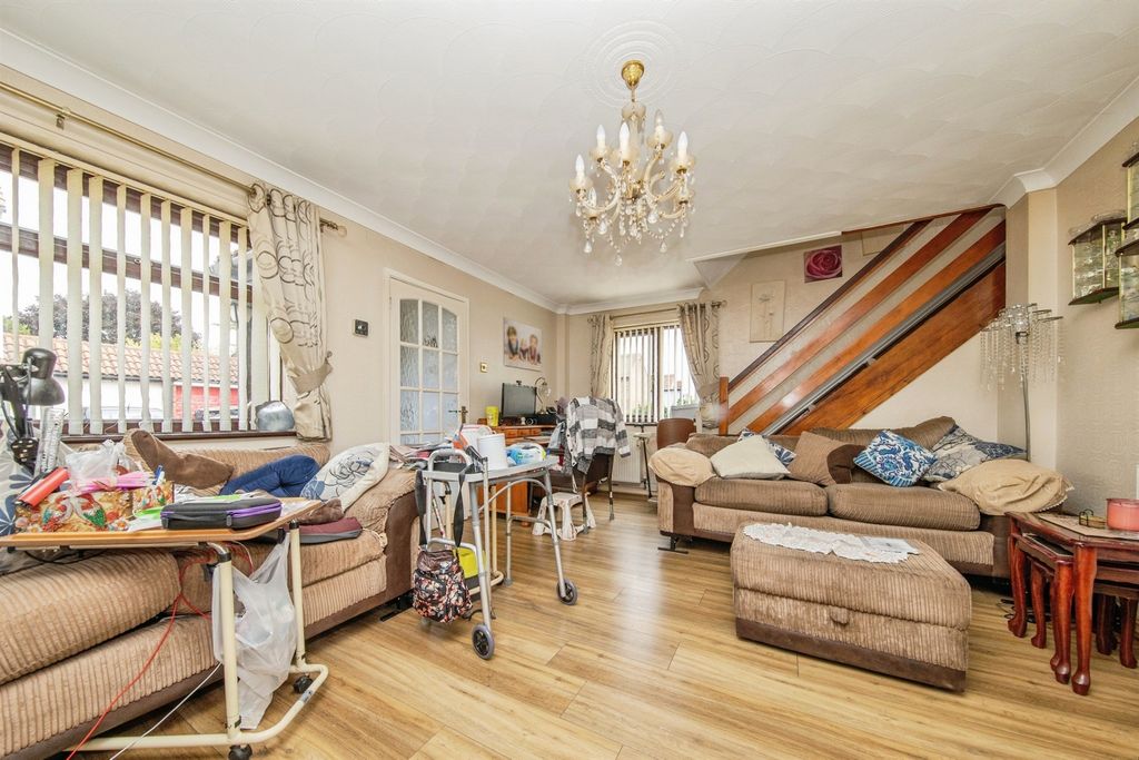 Property photo 3 of 18