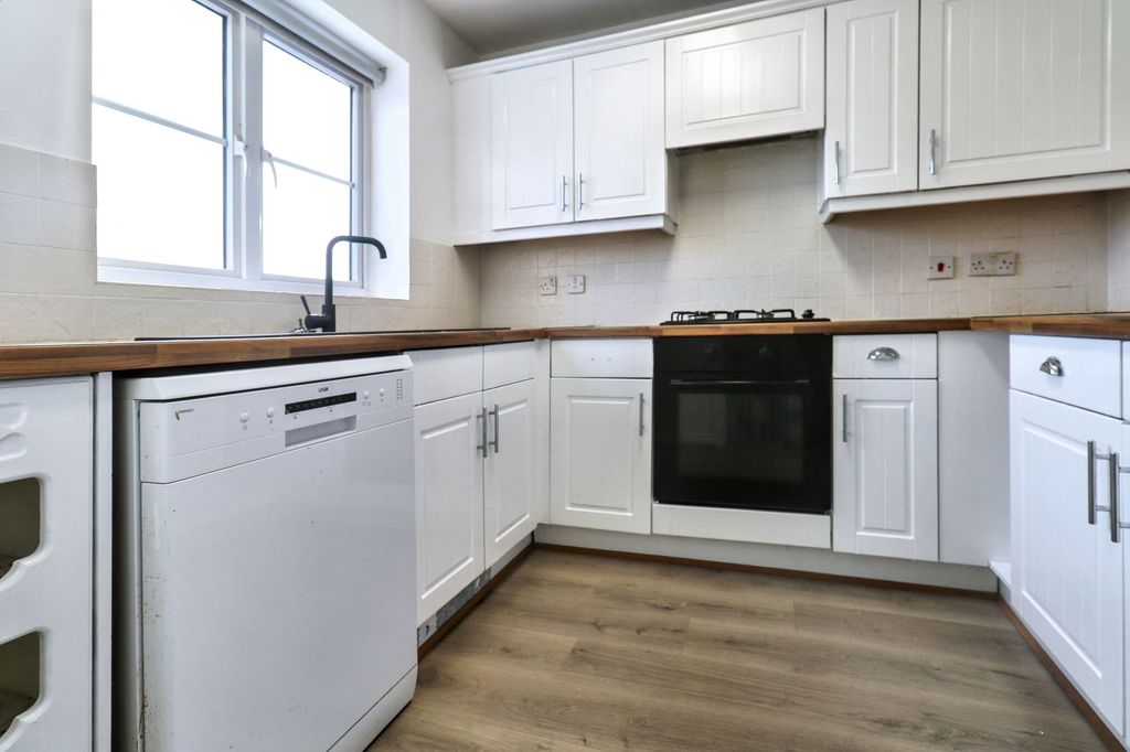 Property photo 2 of 23