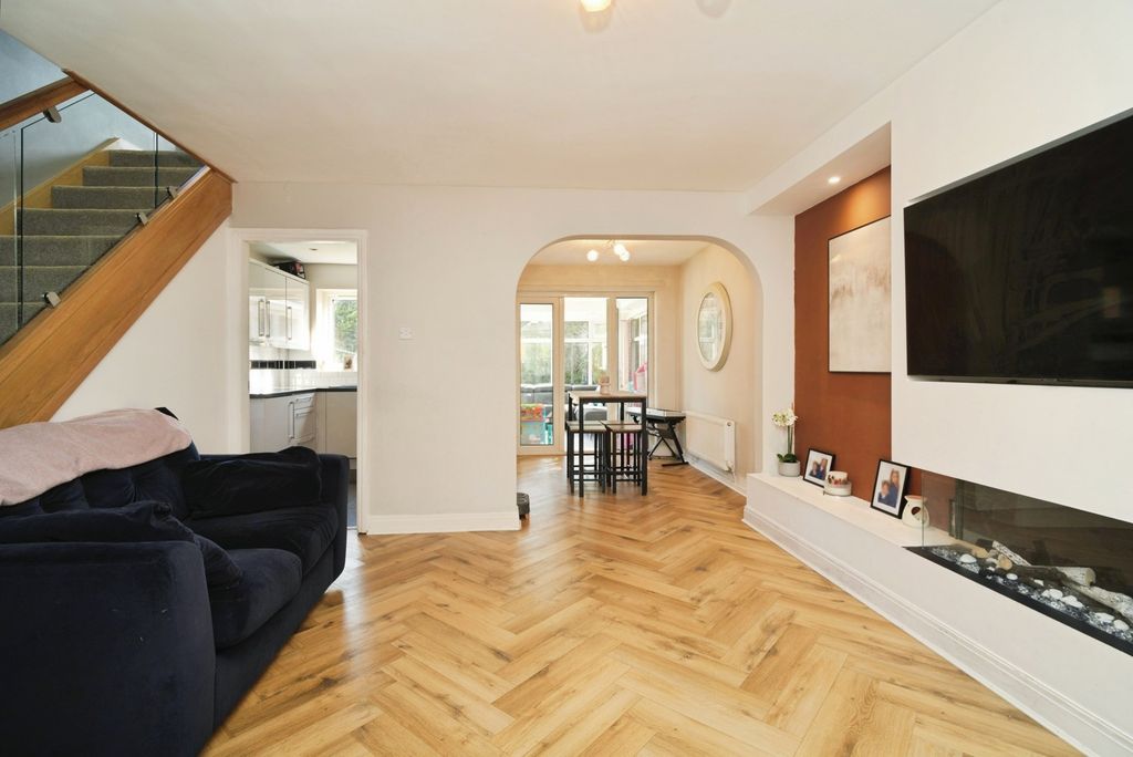 Property photo 3 of 20 Pbox-Img.Jpg