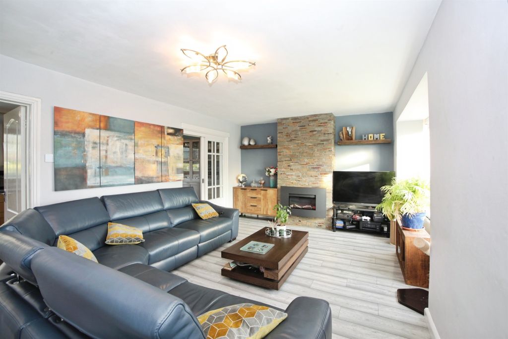 Property photo 3 of 27