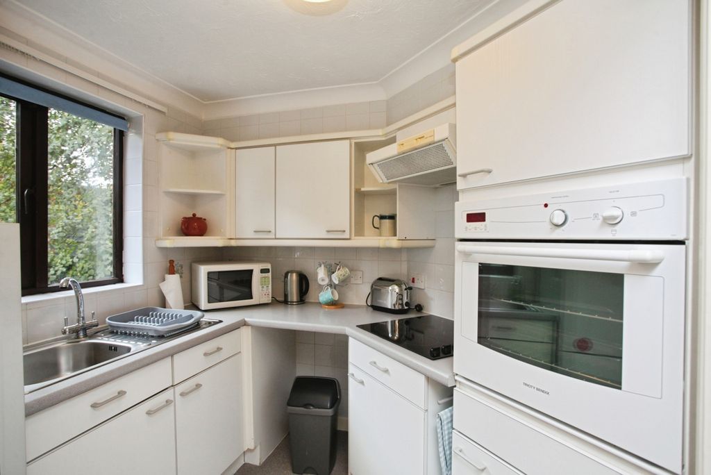 Property photo 3 of 13 Kitchen