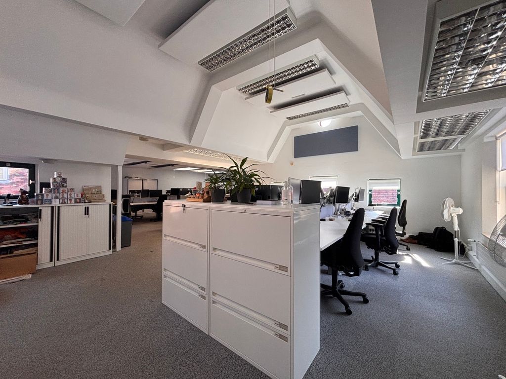 Property photo 2 of 9 Picture No. 17