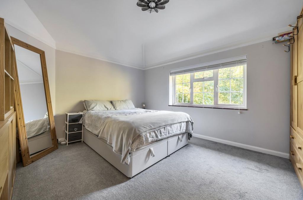 Additional image 22 of 5 bed detached house for saleWokingham Road, Crowthorne, Berkshire RG45