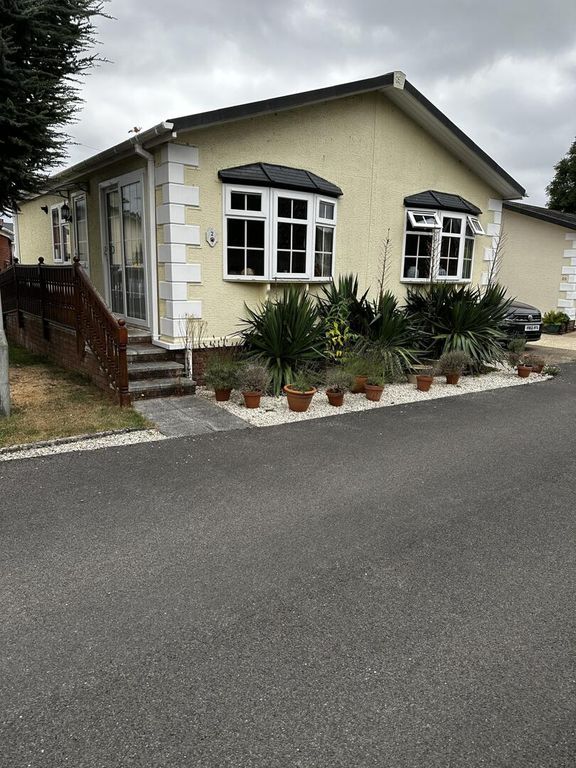 Property photo 1 of 20 Front (Exterior)