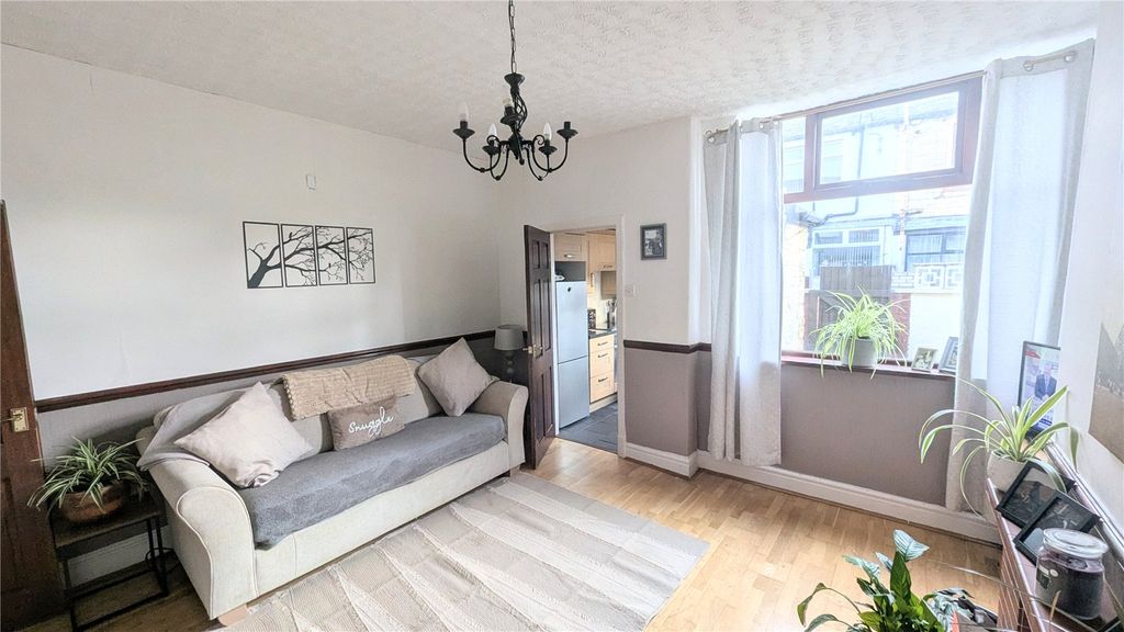 Property photo 2 of 14 Picture No. 30