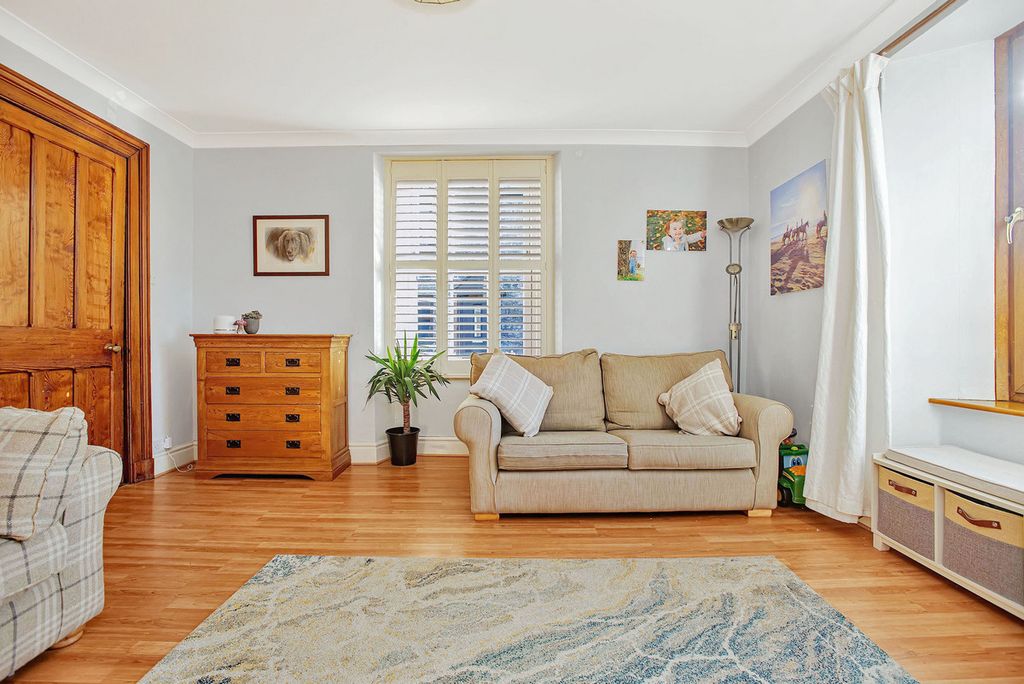 Property photo 2 of 33