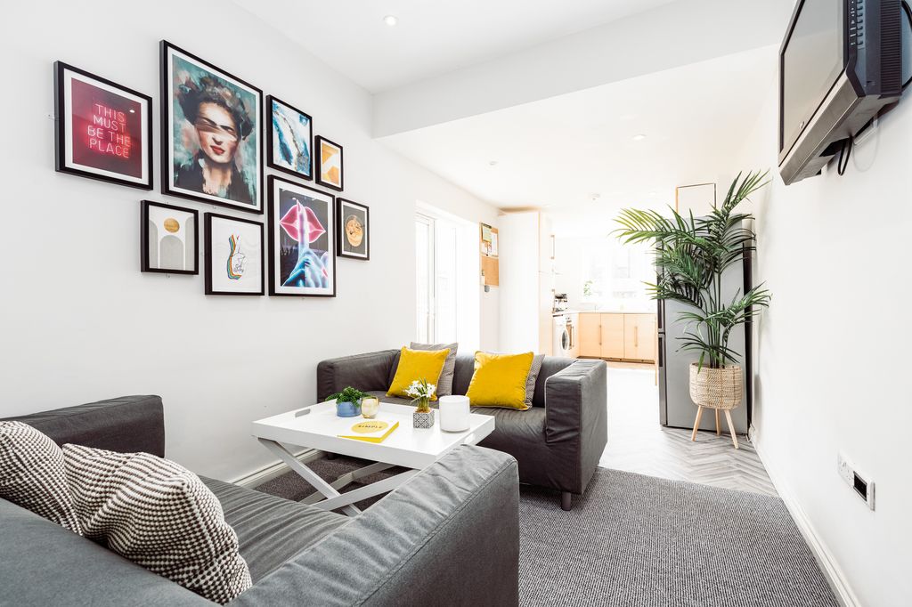 Property photo 2 of 17