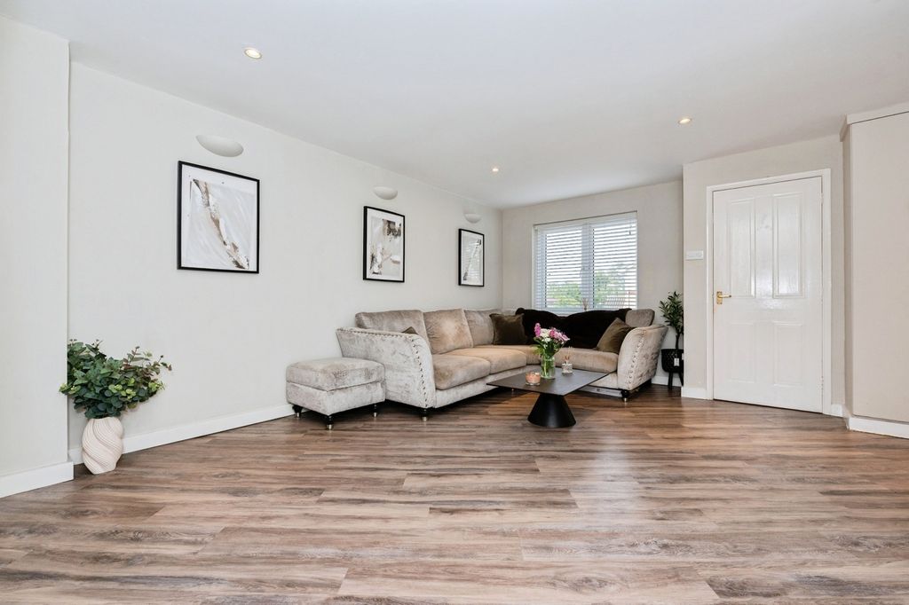 Property photo 3 of 20 Pbox-Img.Jpg