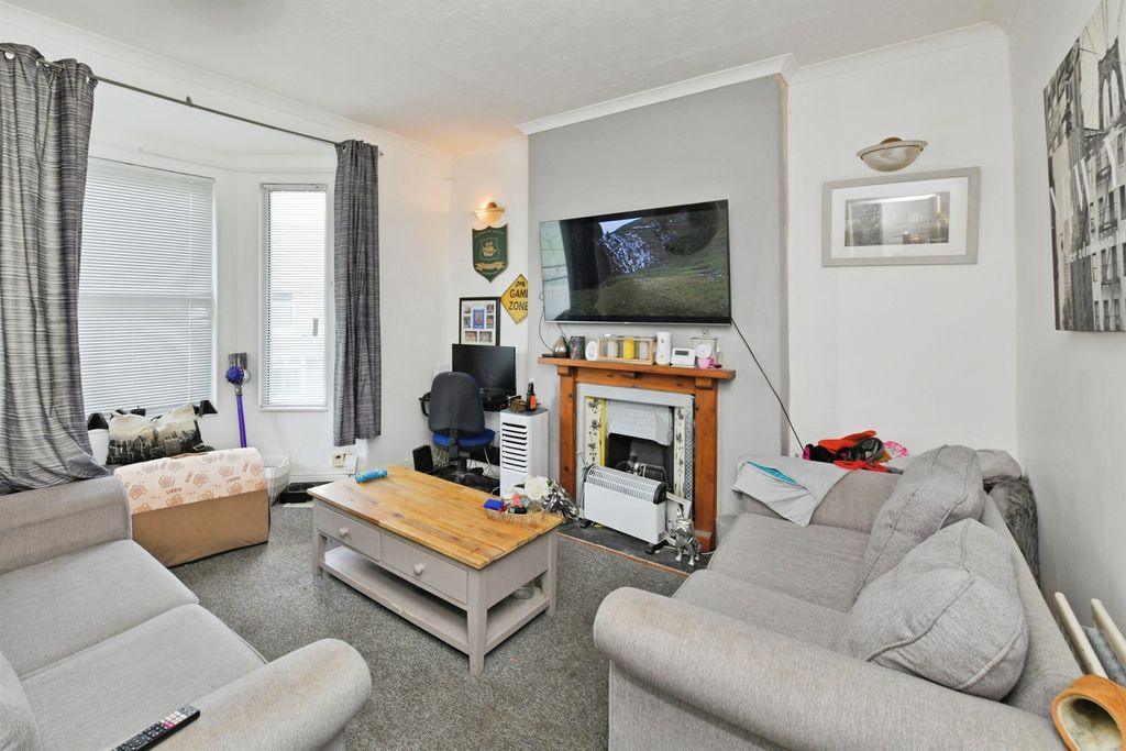 Property photo 2 of 32