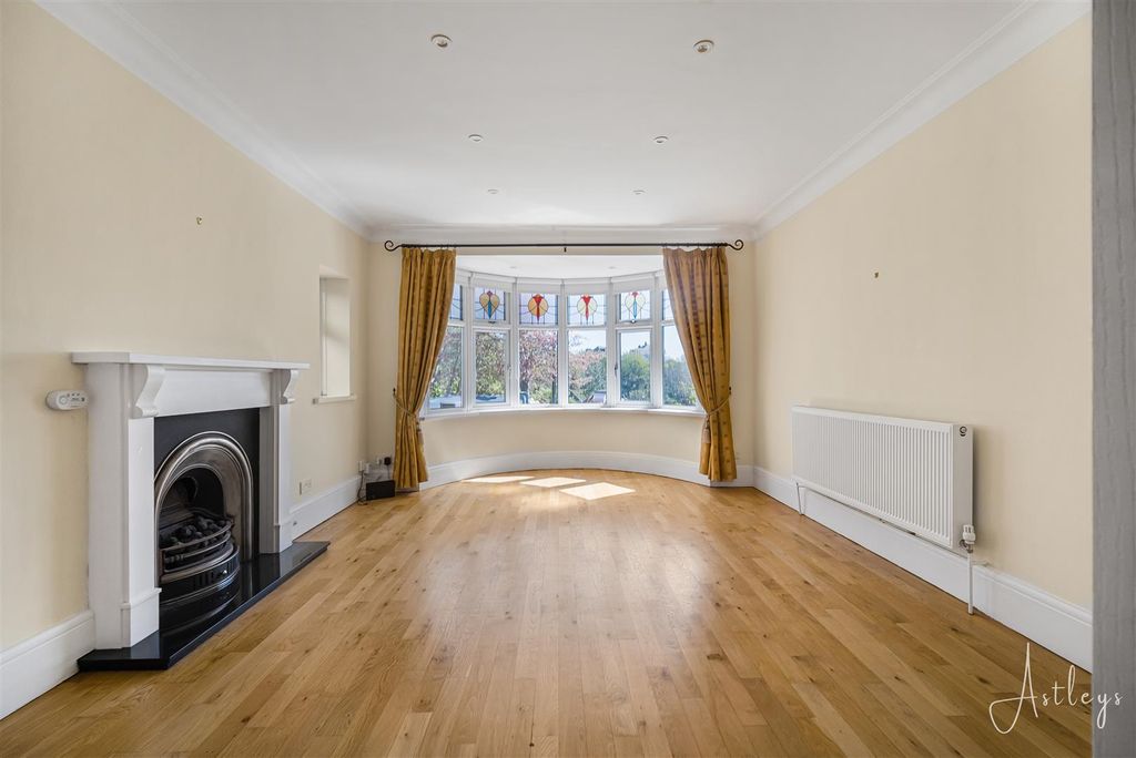 Property photo 2 of 33
