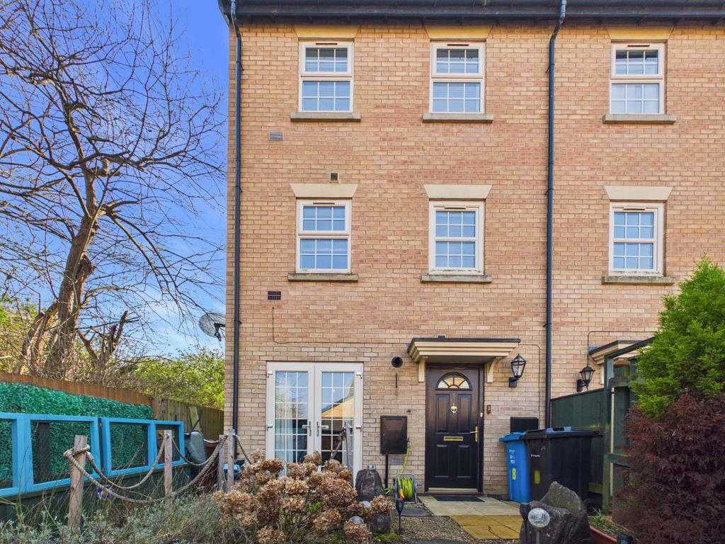 Property photo 1 of 19 4880383