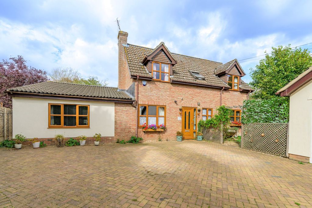 Property photo 1 of 28