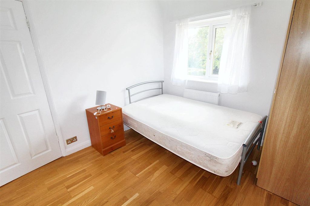 Property photo 2 of 14 Bedroom 2.Jpg